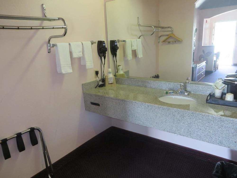 Travelers Inn And Suites Либерти Экстерьер фото